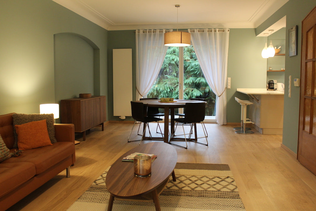 WHAT LOOKS LIKE AN EXPENSIVE INTERIOR BUT ISN'T ?